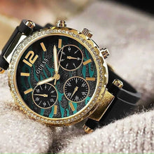 Guess GW0113L1 Solstice montre femme dorée avec cadran vert et bracelet silicone noir